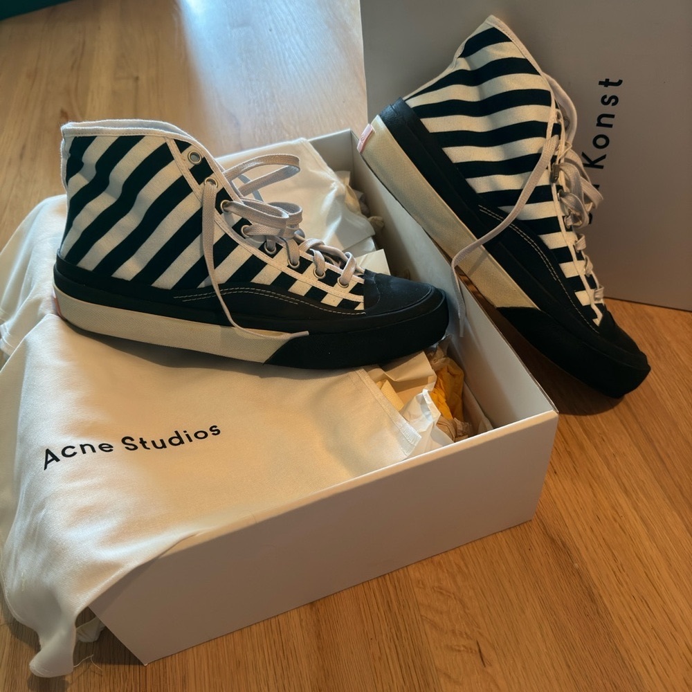 Acne Studios men’s size 42 us9 navy and white striped high tops new in box